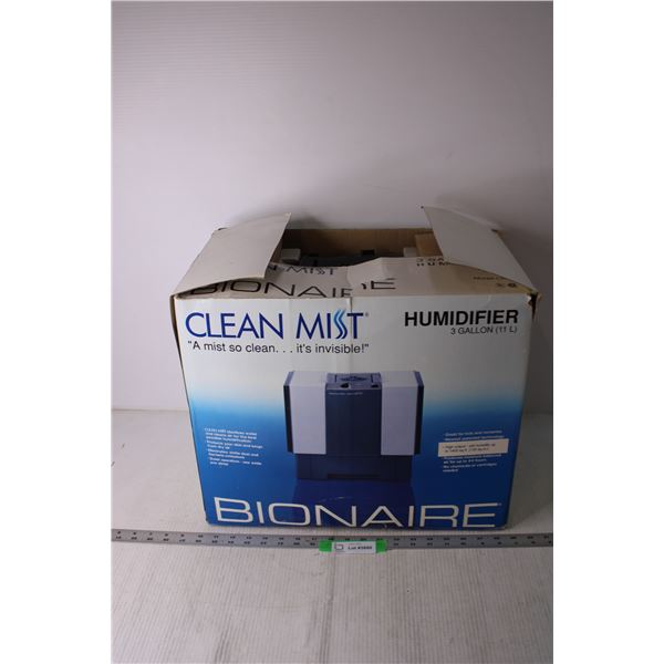 Clean Mist Humidifier in Box