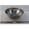 Image 1 : 19" Diameter Stainless Steel Mixing Bowl