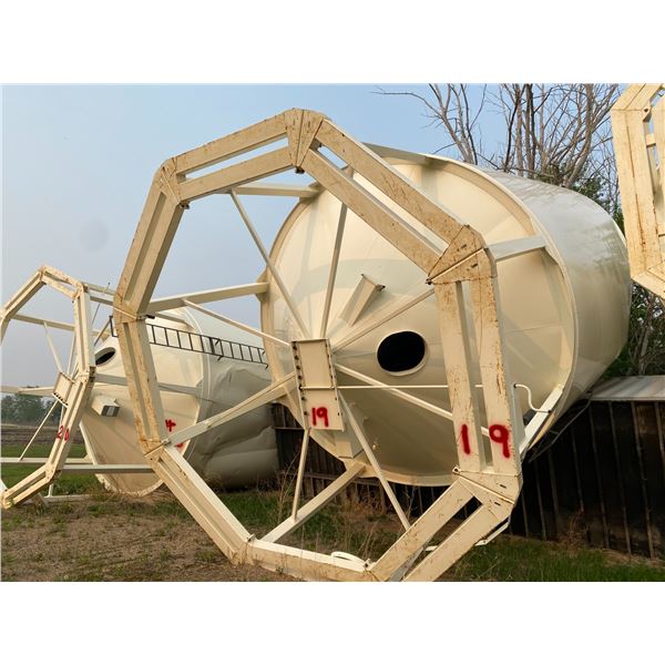 Meridian 5000 Bu, 5-Ring c/w Aeration rocket & Hopper, 8 legs on double skid (Damaged). Remove withi