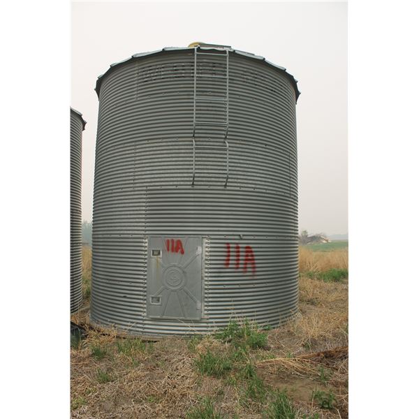 Westeel Rosco 6-Ring c/w ladder & opener, wood floor.  Located- 58303-RR213, West of Radway from Hwy