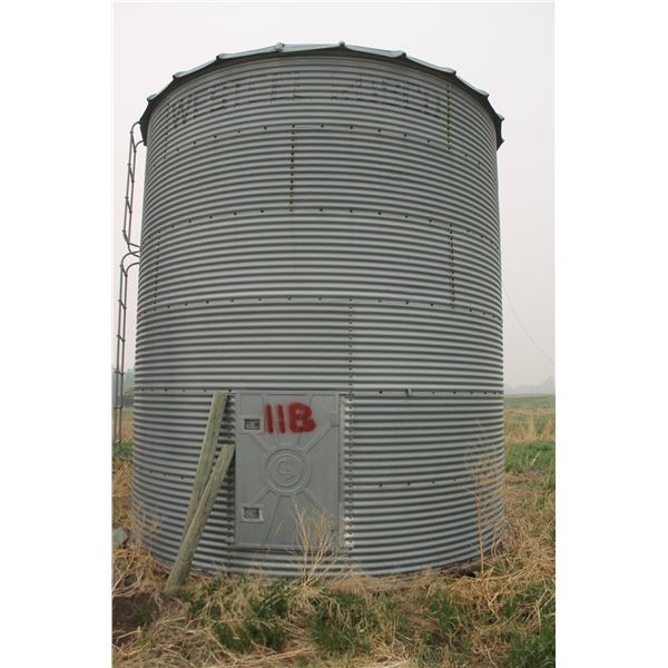 Westeel Rosco 6-Ring c/w ladder & opener, wood floor.  Located- 58303-RR213, West of Radway from Hwy