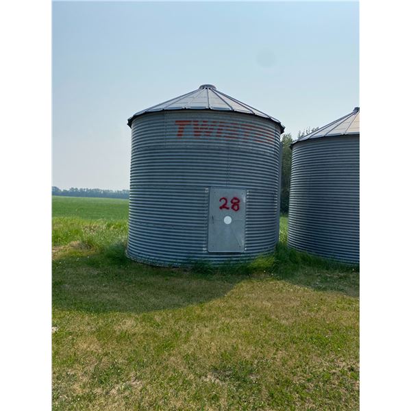 Twister 4-Ring Bin, wood floor. Adolph's-Located 58201-RR214. Remove within 60 Days