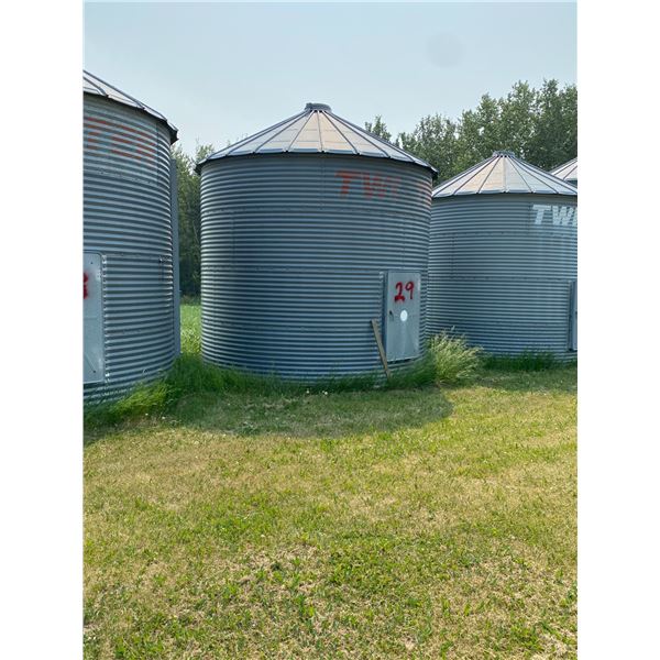 Twister 4-Ring Bin, wood floor. Adolph's-Located 58201-RR214. Remove within 60 Days