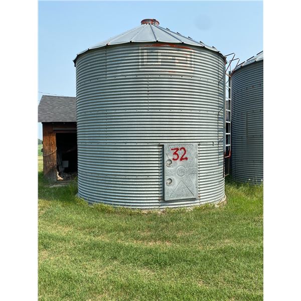 5-Ring Bin c/w wood floor & ladder. Adolph's-Located 58201-RR214. Remove within 60 Days