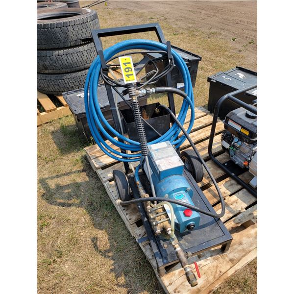 1 1/2 h.p. elec. washer c/w cat pump, Works good