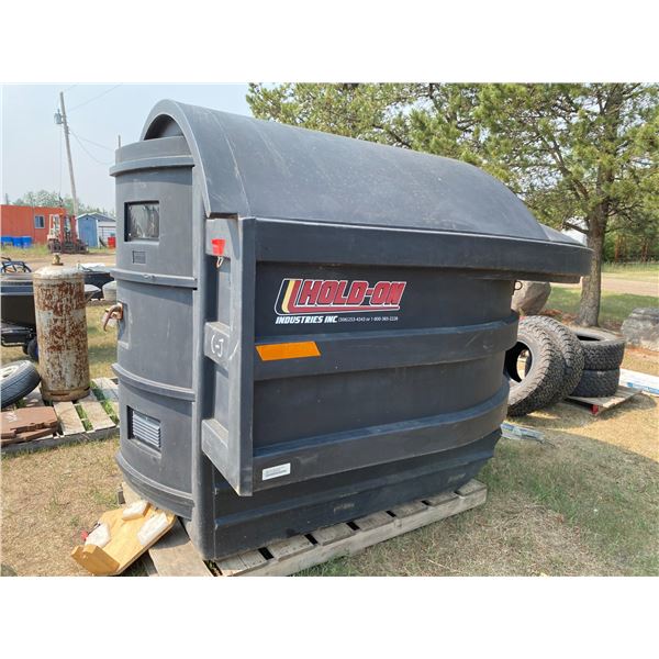 Hold On 6' ice fishing hut c/w hitch