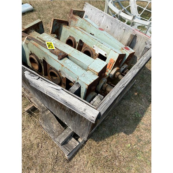 crate c/w 4 heads approx. 1500-2000 lbs