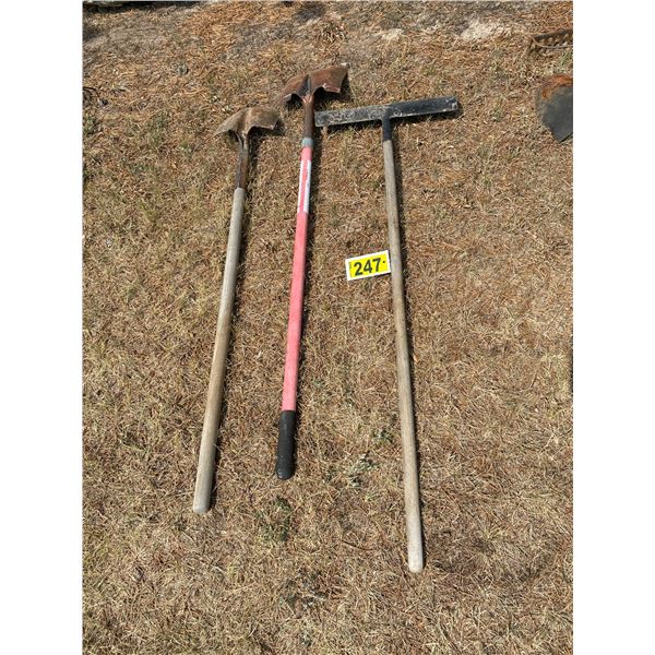 rake & 2 shovels