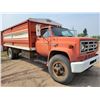 Image 3 : 1975 Red GMC 6500 Grain truck, V8, 65,866 Km, 10.00-20 Rubbers, 18' x 8'4" x 54"H Box, SN. TCE675V61