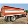 Image 4 : 1975 Red GMC 6500 Grain truck, V8, 65,866 Km, 10.00-20 Rubbers, 18' x 8'4" x 54"H Box, SN. TCE675V61