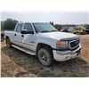 Image 3 : 2005 White GMC SLT Quad Cab, Diesel, c/w Alum. Tidy tank & Pump, 5th wheel, rear hitch, spare, hi mi