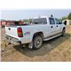 Image 5 : 2005 White GMC SLT Quad Cab, Diesel, c/w Alum. Tidy tank & Pump, 5th wheel, rear hitch, spare, hi mi