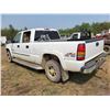 Image 7 : 2005 White GMC SLT Quad Cab, Diesel, c/w Alum. Tidy tank & Pump, 5th wheel, rear hitch, spare, hi mi