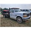 Image 3 : 1997 White Ford F350, single cab, 2x4, Diesel, 5 spd, 268,000 Km,12' Deck, Good glass, AC c/w 3 tool