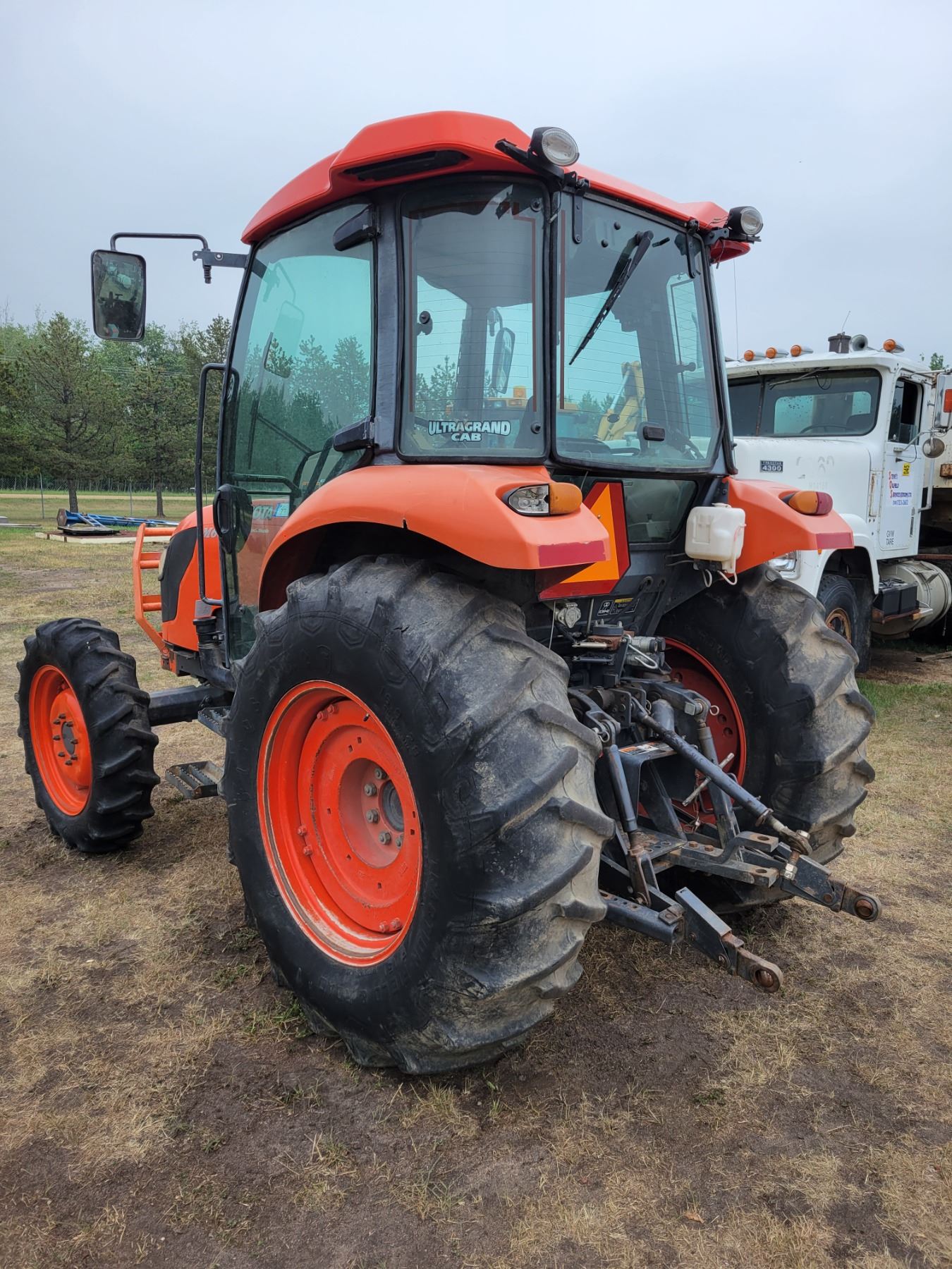 6040 Machine Rigger 2007 Kubota M6040, 64 Hp FWA Tractor, CAHR,16.9X28 rear, Dual hyd., PTO ...