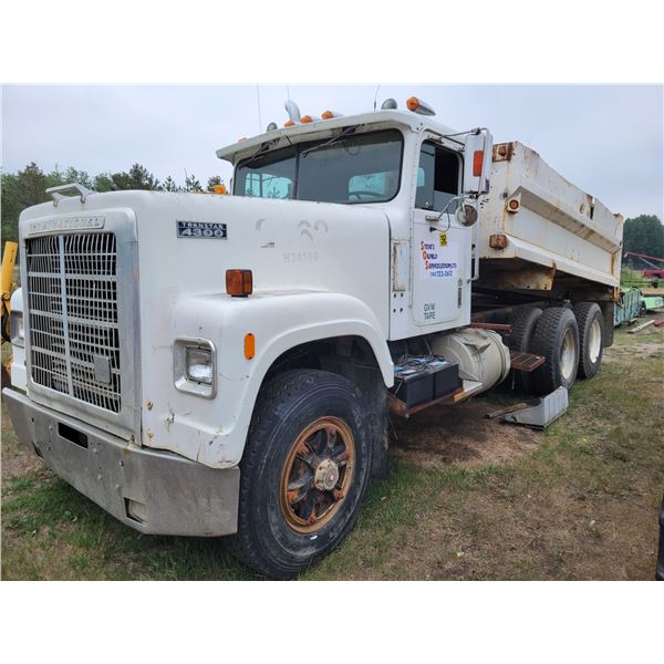 1984 International Transtar 4300, 14'x8'x40"H Gravel Box, 1982 Engine Hrs, 462,118 Km, Pup hitch, Ro