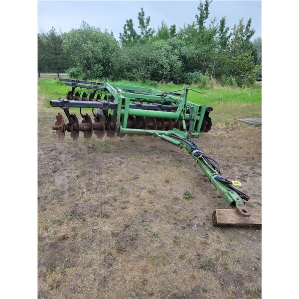 JD 455, 16', Offset breaking disc, Approx. 23" serrated front, Approx. 22" Coned rear, Bearings have