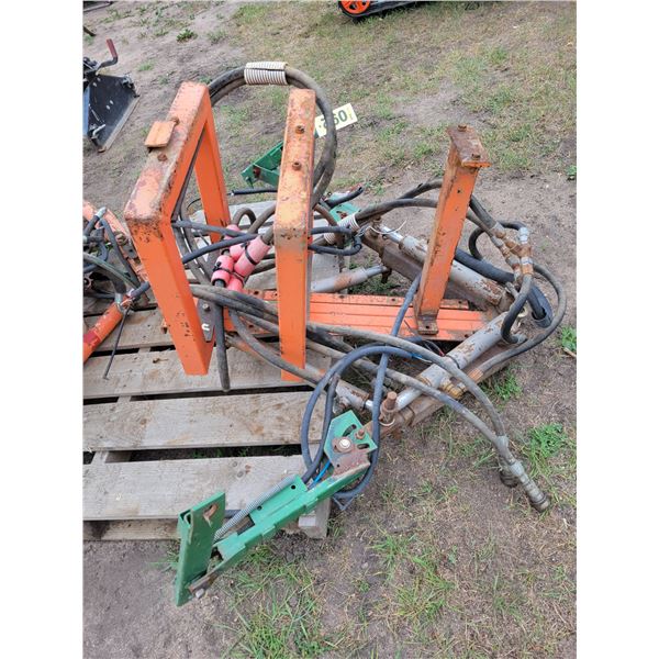 Environmist Undavina pods, frt mount attachment. PH Charlie (780)212-1949