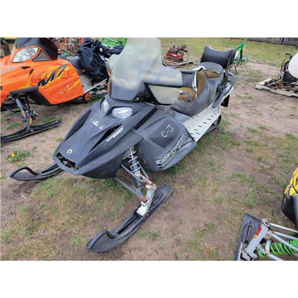 Black Ski-Doo Exp. Rotax 550F, only running on one cyl., SN. 2BPSEN6A46V000418