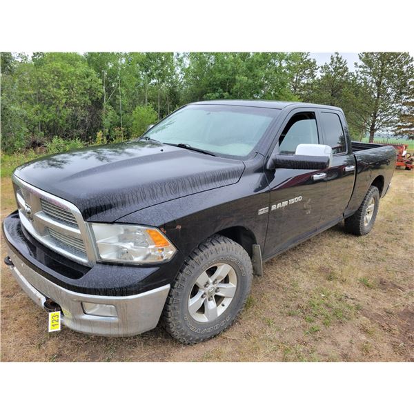 2012 Dodge Ram 1500, Black, Quad cab, 4x4, 386,520 Km, 5.7 Hemi Auto, Rear hitch, buckets, console,