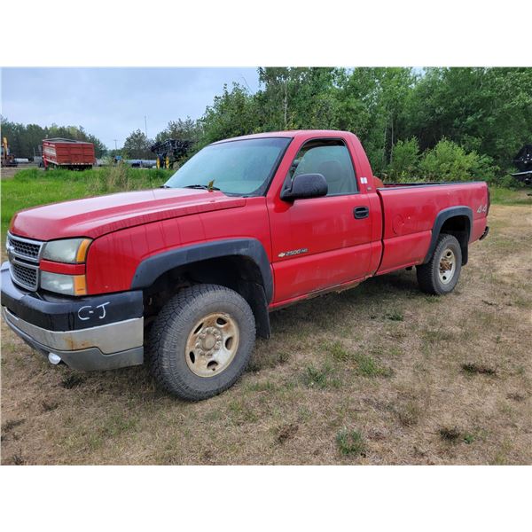 2005 Chev. 2500 Red, Reg cab, Auto, 4x4, 302,920 Km, Air, Good rubber, rear hitch, Spare. SN.1GCHC24