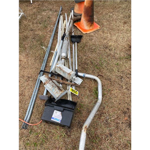 braces, exhaust & 4 traffic cones