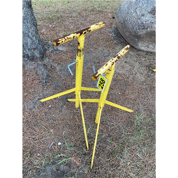 2 adj. yellow stands