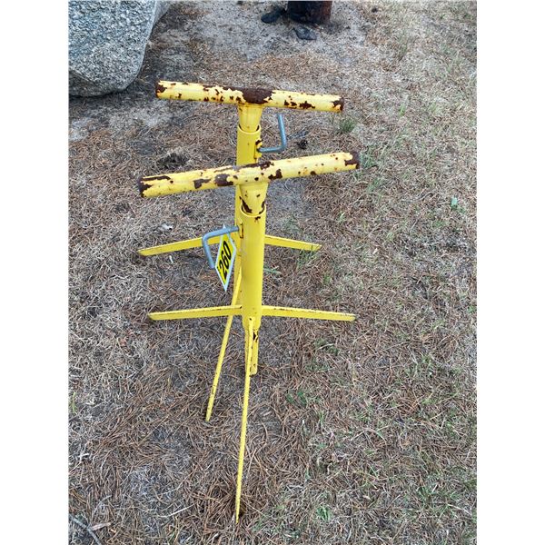 2 adj. yellow stands