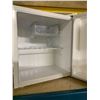 Image 2 : ROYAL SOVEREIGN WHITE SINGLE DOOR MINI BAR REFRIGERATOR