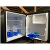 Image 2 : AVANTI BLACK SINGLE DOOR MINI BAR REFRIGERATOR