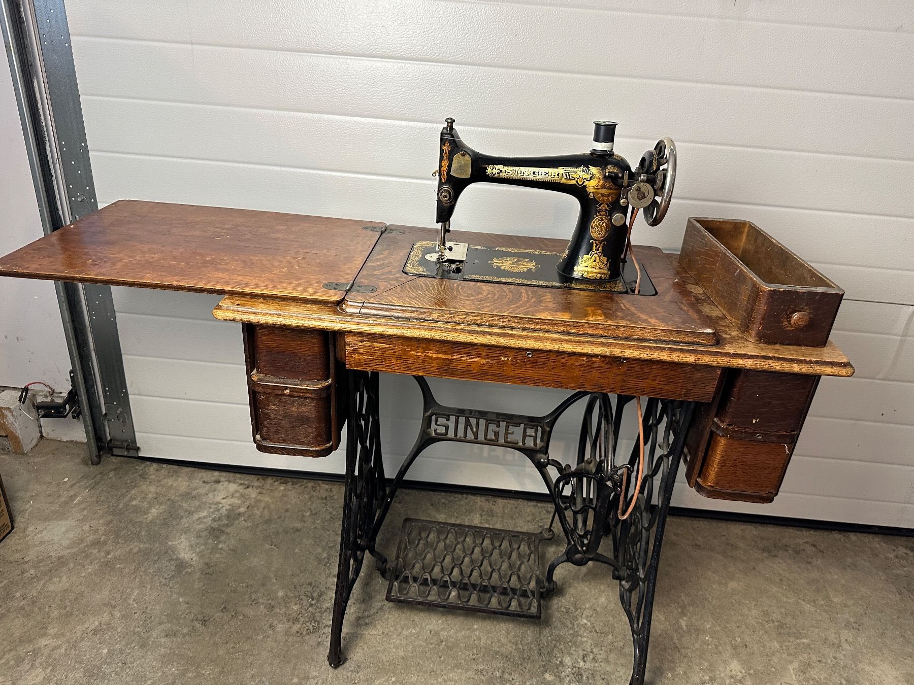 Antique 1915 Singer Sewing Machine Table - Sunrise Estate Services Ltd