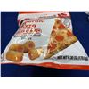Image 3 : Combos Stuffed Snacks Pepperoni Pizza Baked Crackers (4 x 178.6g)