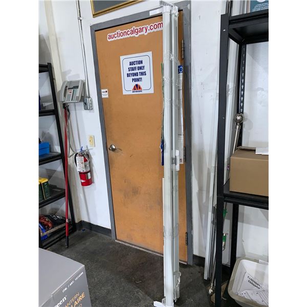 GENIUS RETRACTABLE SCREEN SINGLE DOOR