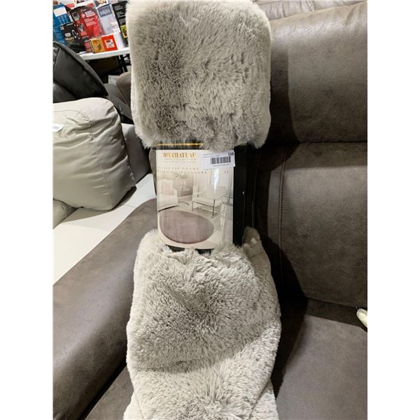 NEW Mon Chateau Luxe Faux Round Area Rug 5'