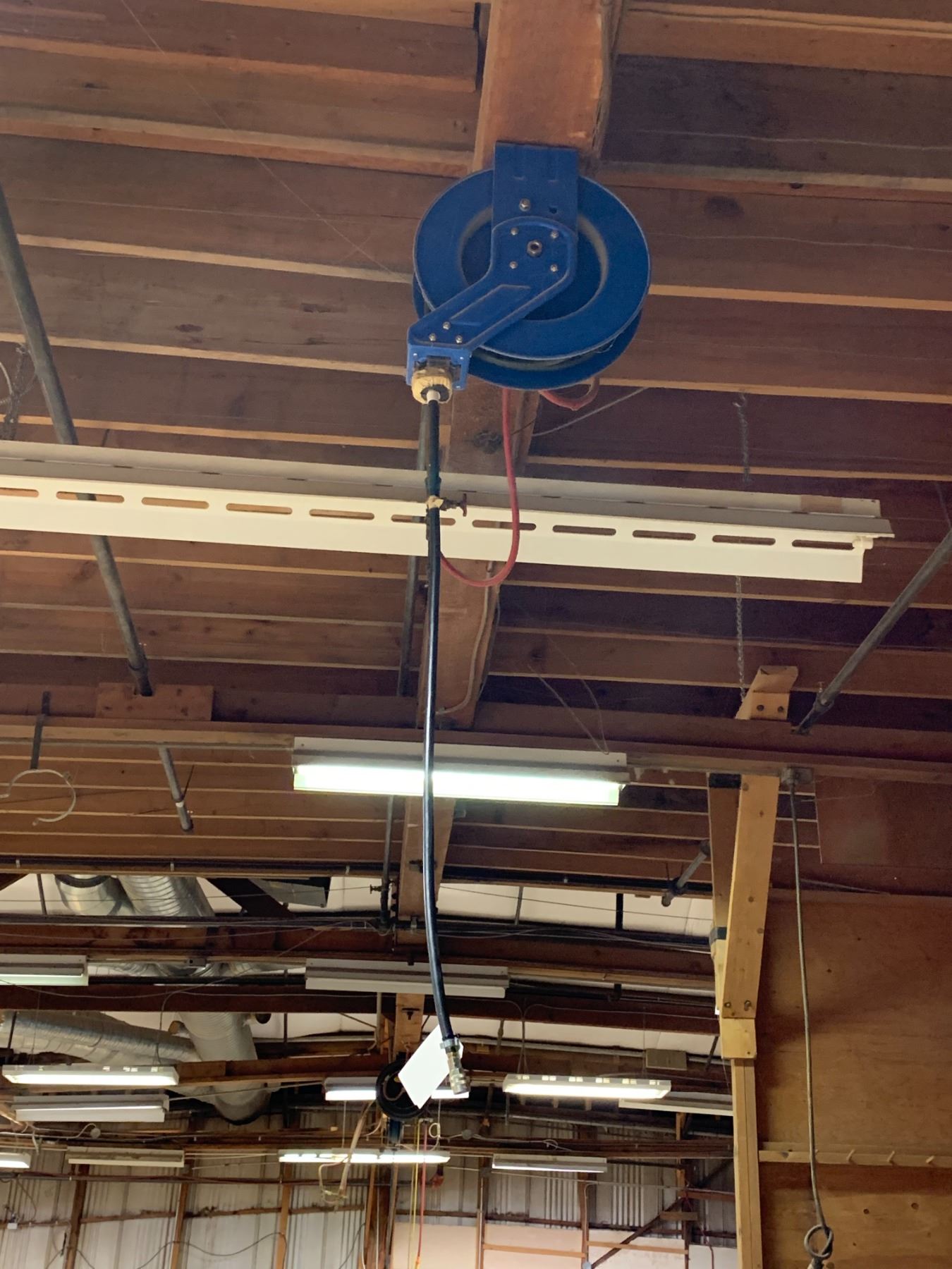 RETRACTABLE AIR LINE REELER (WALL OR ROOF MOUNT) WITH HOSE LINE - Able ...