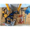 Image 3 : Empire No.320 Bubble Stick, 2 Master Grips, Mini Bar Clamp 6", 2 Handi-Clamps 4", Right Angle Ruler,