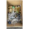 Image 2 : BOX OF BRASS DOOR KNOBS
