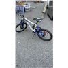 Image 1 : WHITE CCM BIKE