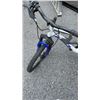Image 2 : WHITE CCM BIKE