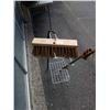 Image 2 : METAL RACK WITH BAR CLAMP, BROOM HEAD AND CROWBAR