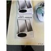 Image 2 : 2 LED NAIL LIGHTS AND 2 LED MIRRORS