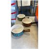Image 2 : 2 BOXES OF ITALIAN SERVING DISHES AND COLLECTIBLES