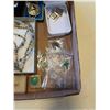 Image 2 : TRAY OF ASSORTED JEWELRY