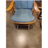 Image 2 : WOODEN GLIDER CHAIR WITH CUSIHION