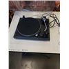Image 2 : TECHNICS SL-1900 TURNTABLE