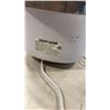 Image 11 : BLACK AND DECKER BREAD MAKER AND DANBY MICROWAVE