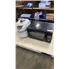 Image 1 : BLACK AND DECKER BREAD MAKER AND DANBY MICROWAVE