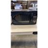 Image 2 : BLACK AND DECKER BREAD MAKER AND DANBY MICROWAVE