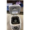 Image 9 : BLACK AND DECKER BREAD MAKER AND DANBY MICROWAVE