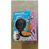 Image 2 : BUBBLE WAFFLE MAKER AND 2 EASTER EGG WAFFLE MAKERS